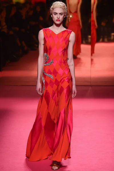 Look 19
